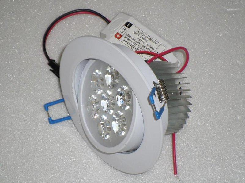 LED崁燈7W 7晶700流明 開孔:95mm 可調角度 白光/黃光/自然光 含變壓器-其