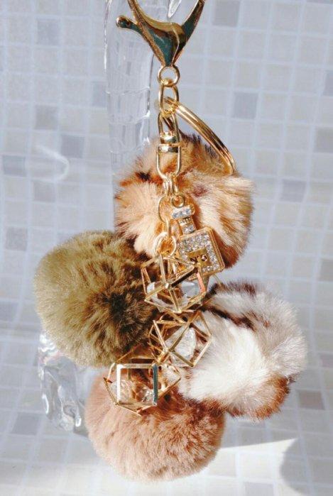 時尚幾何裸鑽造型中毛球吊飾 包包掛飾 皮件吊飾 鑰匙圈