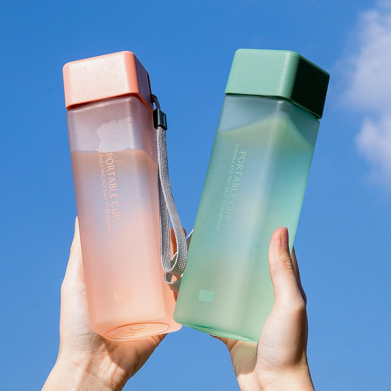方形磨砂手提杯 BOTTLE 環保 霧面杯 塑膠水瓶 簡約 隨手瓶 水壺 便攜帶 提繩【RS1015】