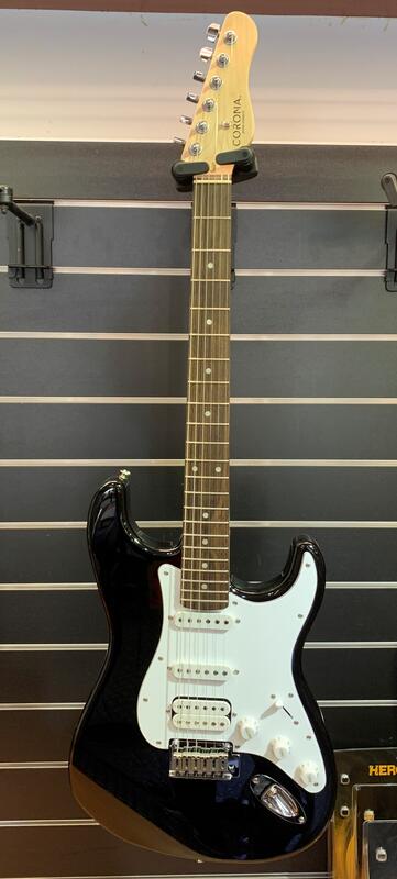 【功學社音樂中心】CORONA Standard S22F/M 單單雙 小搖座 黑 電吉他 深色楓木指板