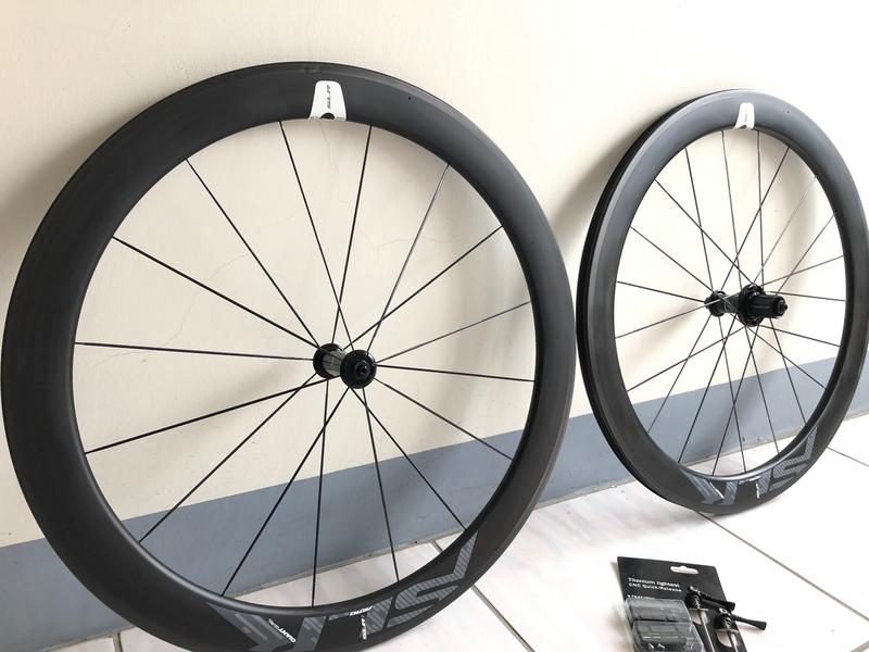 中年大叔-售出GIANT SLR1 AERO 碳纖維輪組open/tubeless zipp/bora