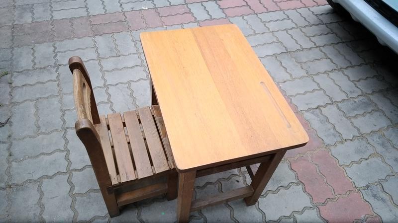 國小課桌椅( 一桌一椅$350元)
