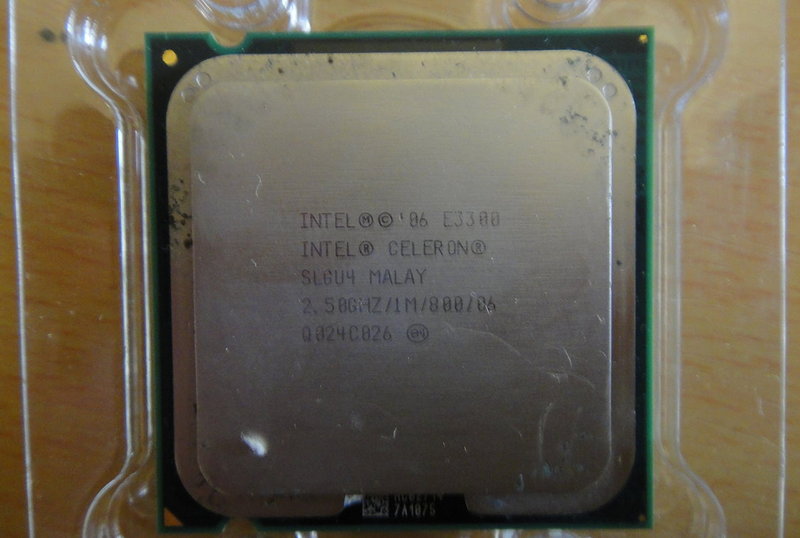 Intel Celeron E3300 (775/雙核/ 2.50 GHz)  (二手良品)...1顆20元...