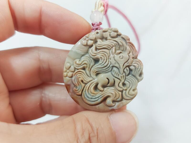 『玲玲水晶藝品』 海洋石雕刻吊墜 〈九尾狐 2〉 上古奇獸 祥瑞之物 雕工細緻 顏色、紋路美 甜甜價!! | 露天市集 | 全台最大的網路購物市集