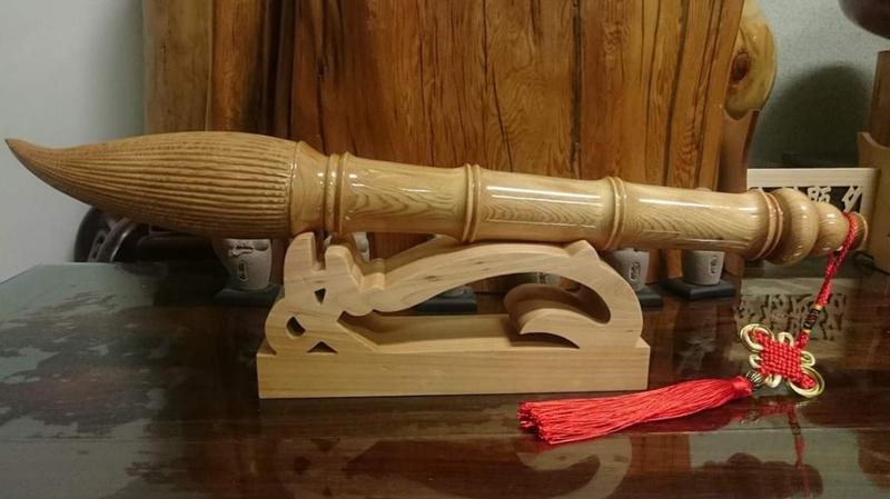 台灣紅檜一呎六（47公分）文昌筆組 手工雕刻筆毛 含台灣紅檜原木如意筆座 一整組