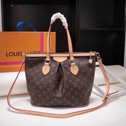 Louis Vuitton Monogram Bosphore PM M4 in 2023