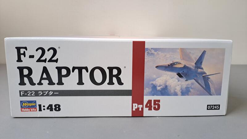 A ÉTATS-UNIS Le F-22 Raptor de la Force aérienne effectue une manœuvre aérienne le 12 août 2022