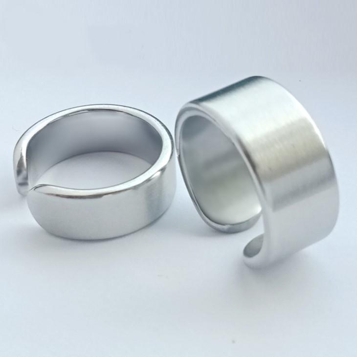 送贈品歐美簡約風鈦鋼戒指鐳射切割開口啞光寬面雙色可選尾戒指環指套