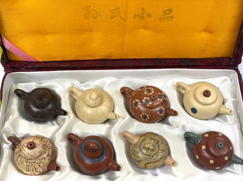 【全新】中國宜興孫氏小品8個迷你茶藝擺飾壺 古玩藝品 收藏品